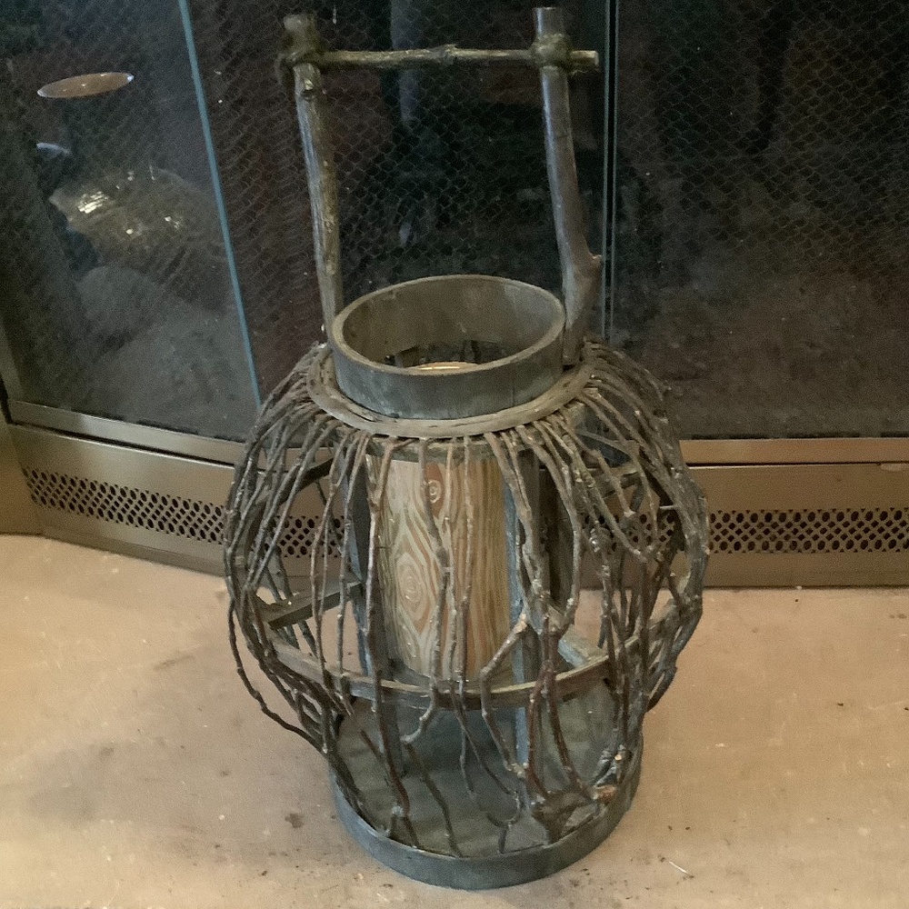 Wood crafted accent piece with candle